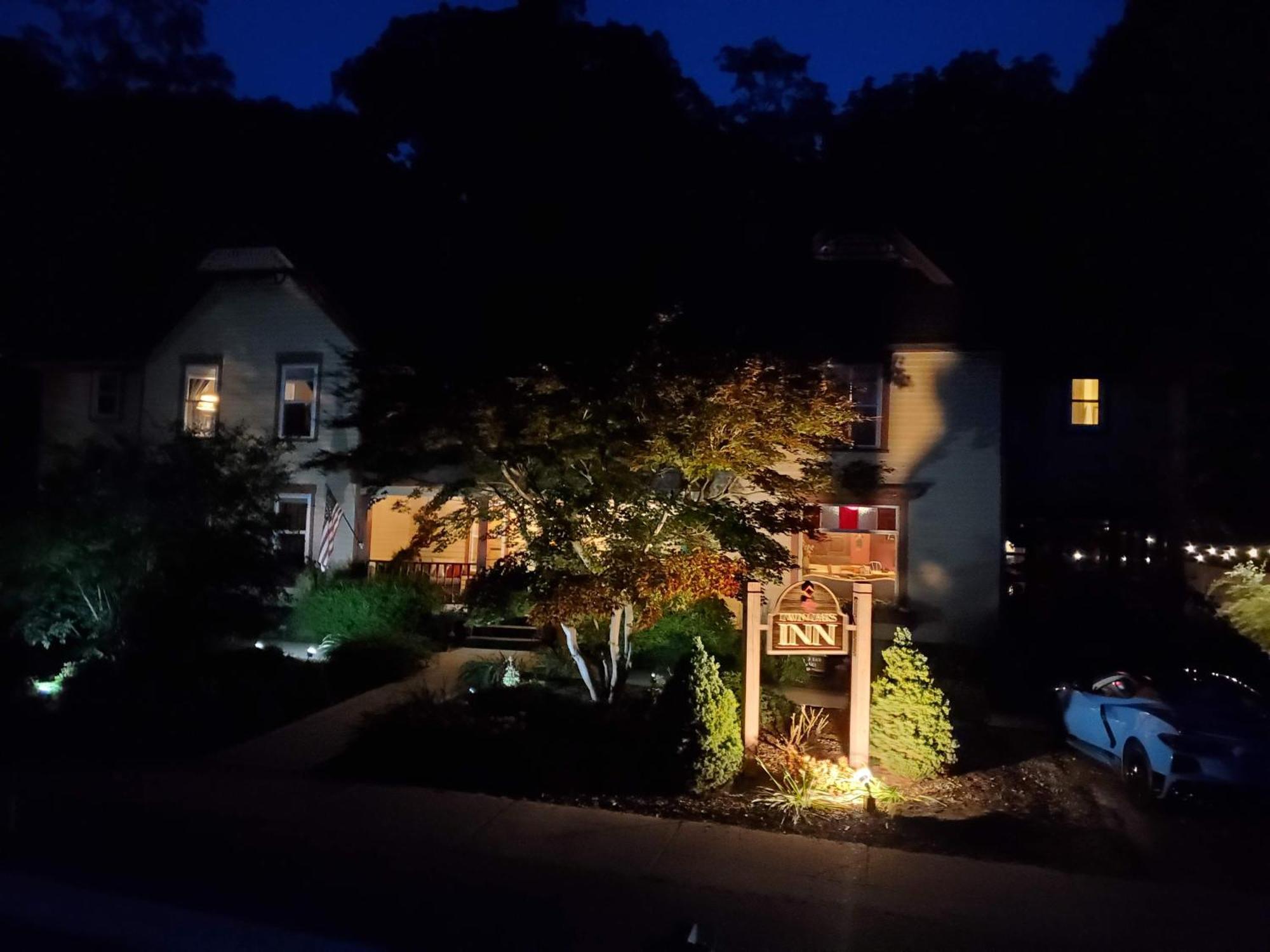 Twin Oaks Inn Saugatuck Buitenkant foto