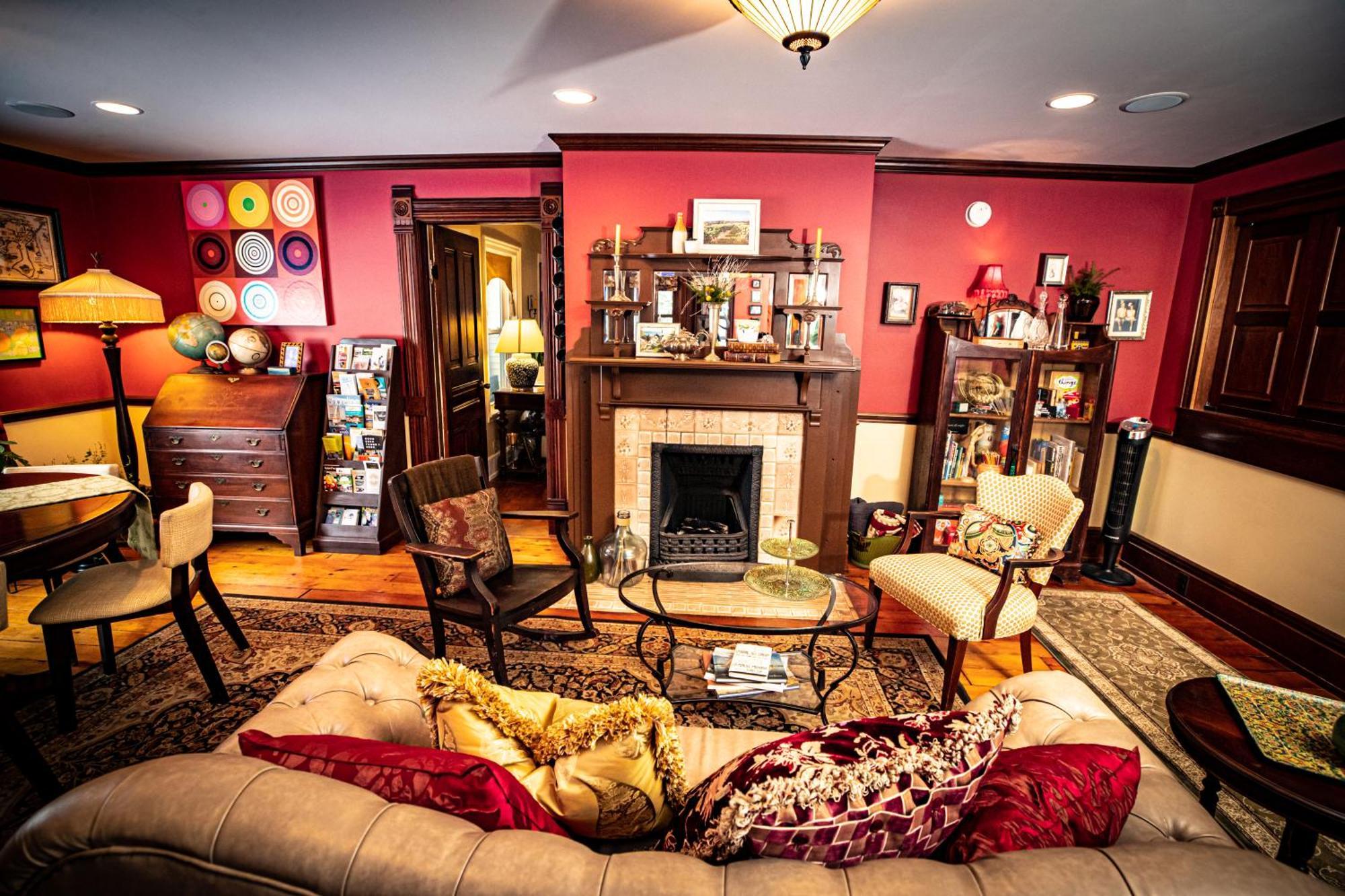 Twin Oaks Inn Saugatuck Buitenkant foto