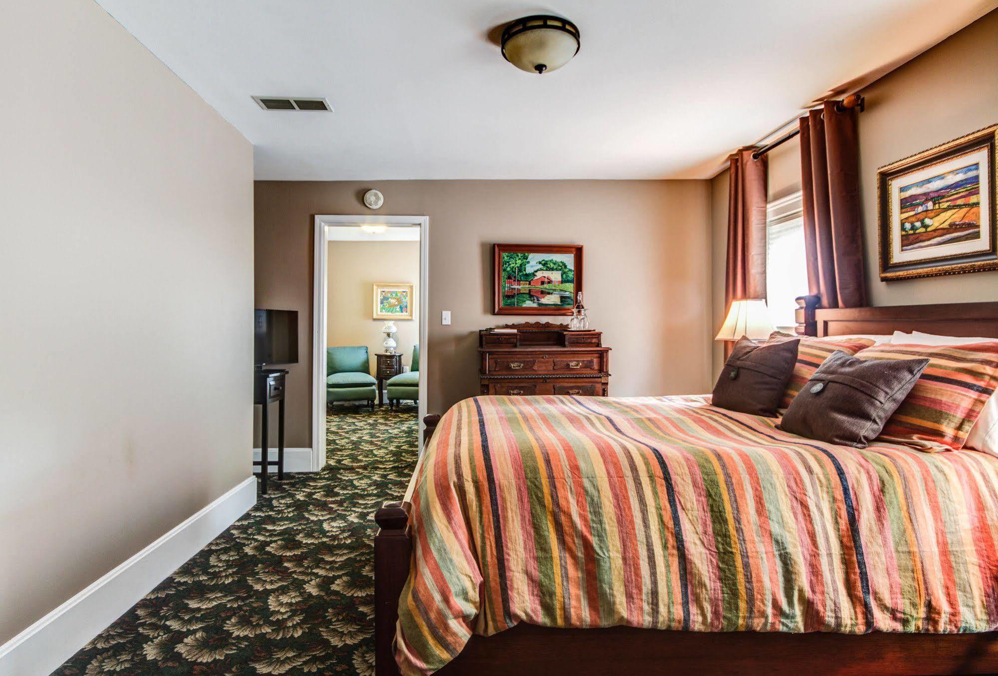 Twin Oaks Inn Saugatuck Buitenkant foto