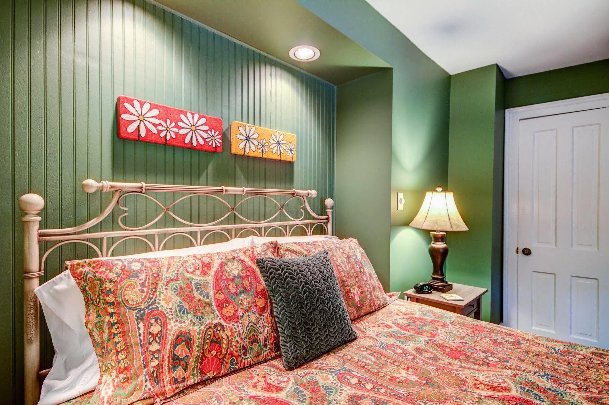 Twin Oaks Inn Saugatuck Buitenkant foto