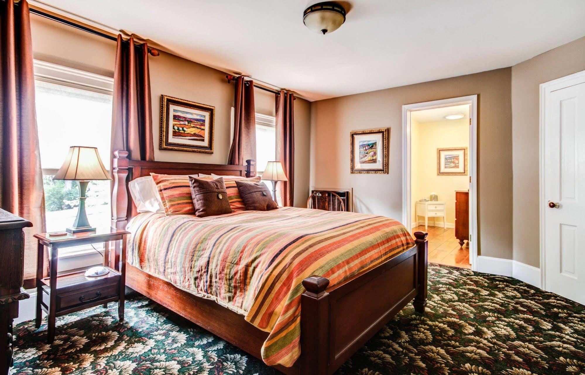 Twin Oaks Inn Saugatuck Buitenkant foto
